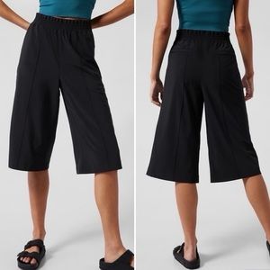 Athleta Savannah Bermuda shorts black XL